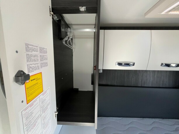 benimar-mileo-297-queensbed-senkeseng-9-trinn-automat-23-160hk-truma-med-elektrisk-vinterpakke-diesel-2021-big-13