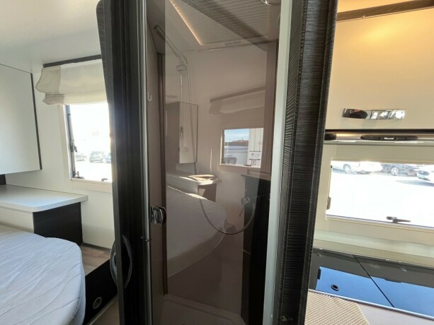 benimar-mileo-297-queensbed-senkeseng-9-trinn-automat-23-160hk-truma-med-elektrisk-vinterpakke-diesel-2021-big-18
