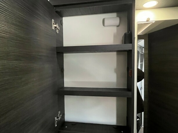 benimar-mileo-297-queensbed-senkeseng-9-trinn-automat-23-160hk-truma-med-elektrisk-vinterpakke-diesel-2021-big-16