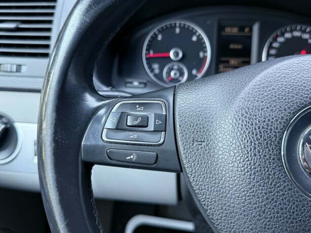 volkswagen-multivan-diesel-2012-big-14
