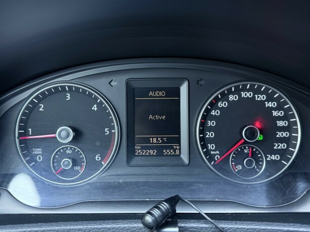 volkswagen-multivan-diesel-2012-big-16