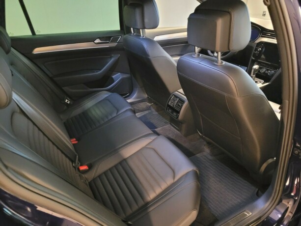volkswagen-passat-bensin-2019-big-18