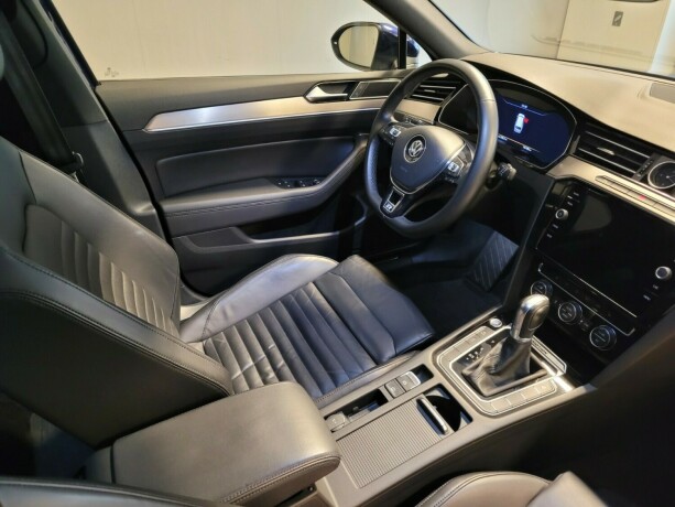volkswagen-passat-bensin-2019-big-16
