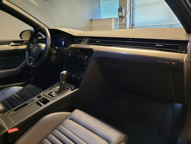 volkswagen-passat-bensin-2019-big-15
