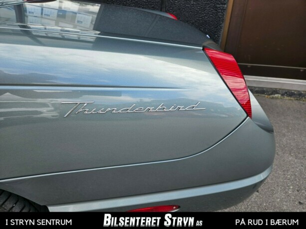 ford-thunderbird-bensin-2004-big-32