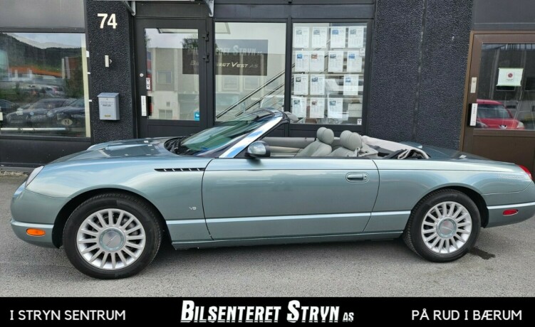 ford-thunderbird-bensin-2004-big-3