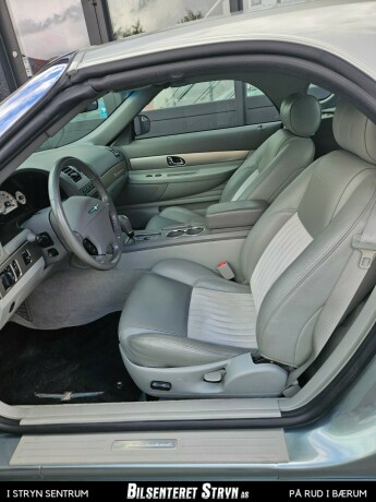 ford-thunderbird-bensin-2004-big-20