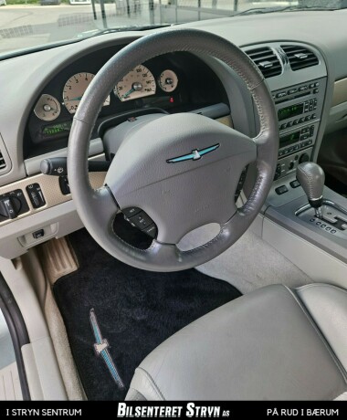 ford-thunderbird-bensin-2004-big-18