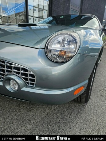 ford-thunderbird-bensin-2004-big-29
