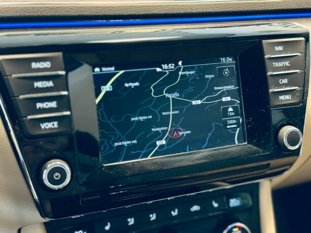 skoda-superb-diesel-2016-big-15