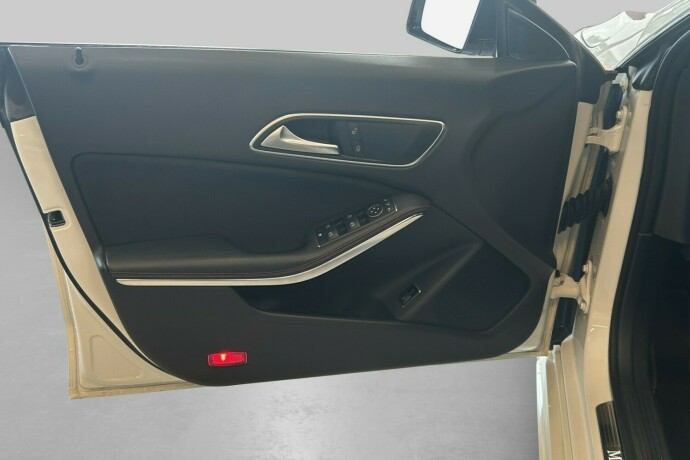 mercedes-benz-cla-bensin-2016-big-7