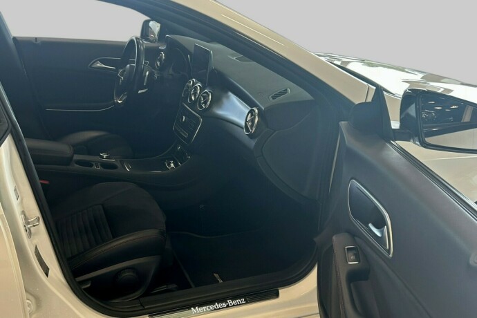 mercedes-benz-cla-bensin-2016-big-12
