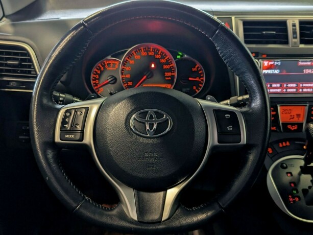 toyota-verso-s-bensin-2012-big-15