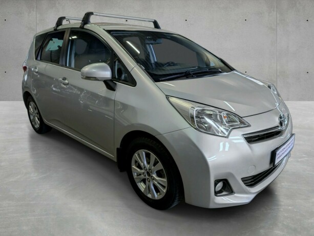 toyota-verso-s-bensin-2012-big-1