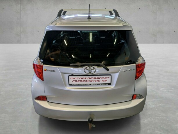 toyota-verso-s-bensin-2012-big-11