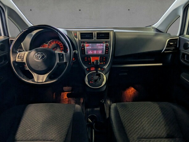 toyota-verso-s-bensin-2012-big-13