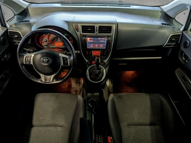 toyota-verso-s-bensin-2012-big-12