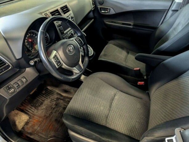 toyota-verso-s-bensin-2012-big-21