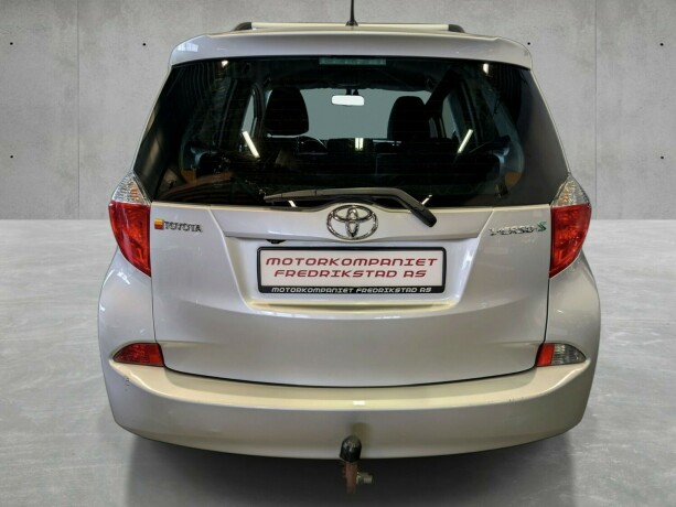 toyota-verso-s-bensin-2012-big-10