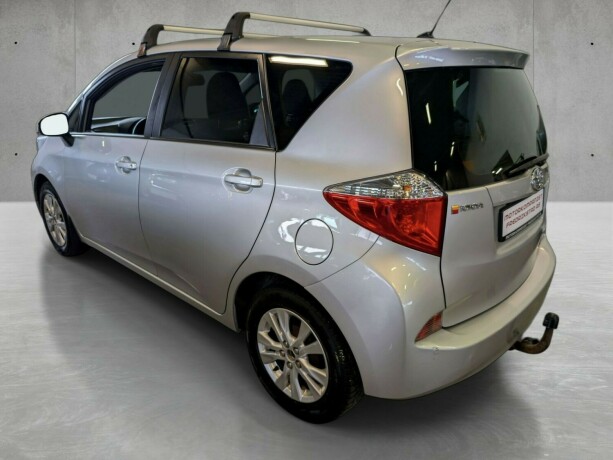 toyota-verso-s-bensin-2012-big-2