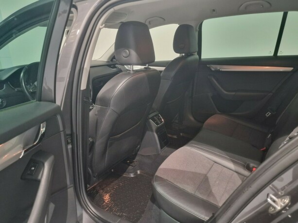 skoda-octavia-bensin-2016-big-15