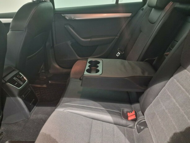 skoda-octavia-bensin-2016-big-16