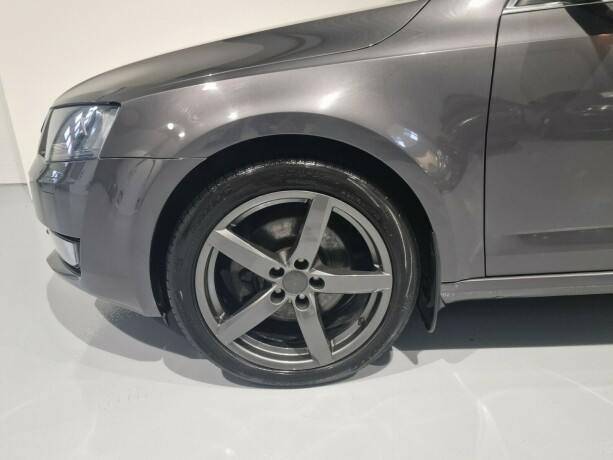 skoda-octavia-bensin-2016-big-5