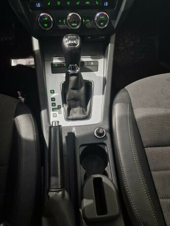 skoda-octavia-bensin-2016-big-23