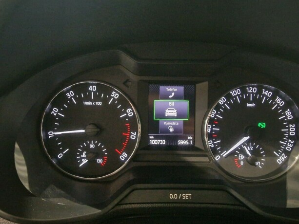 skoda-octavia-bensin-2016-big-12