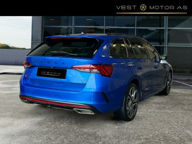 skoda-octavia-rs-elektrisitetbensin-2021-big-7