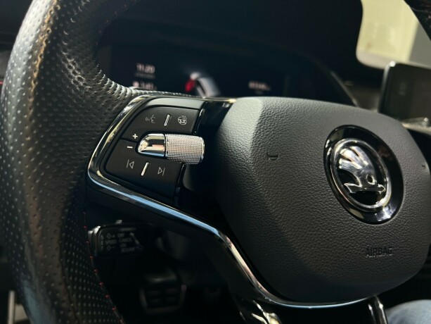 skoda-octavia-rs-elektrisitetbensin-2021-big-15