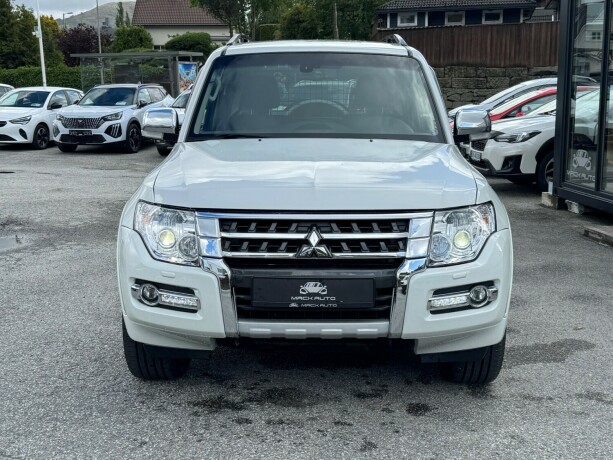 mitsubishi-pajero-diesel-2015-big-1