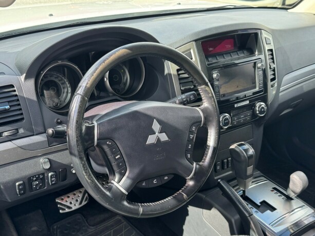 mitsubishi-pajero-diesel-2015-big-6