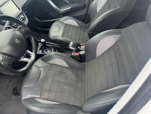 peugeot-2008-bensin-2015-big-16