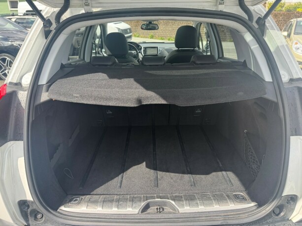 peugeot-2008-bensin-2015-big-6