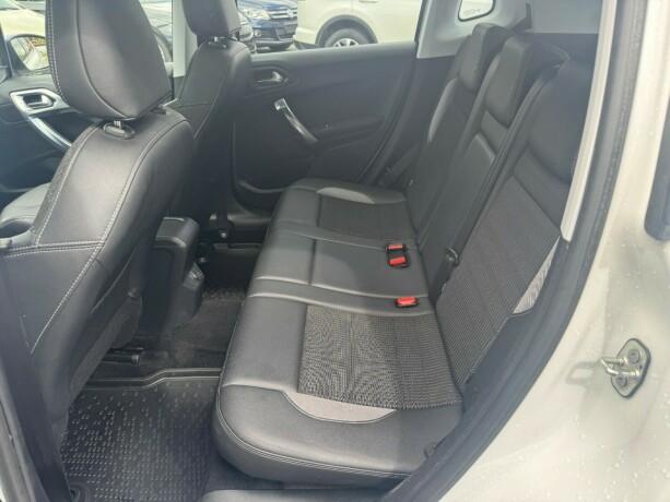 peugeot-2008-bensin-2015-big-7