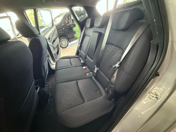 hyundai-ix20-bensin-2012-big-26