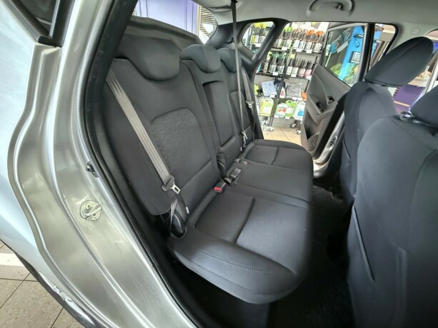 hyundai-ix20-bensin-2012-big-25
