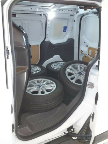 ford-transit-connect-diesel-2019-big-13