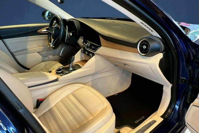 alfa-romeo-giulia-bensin-2019-big-9