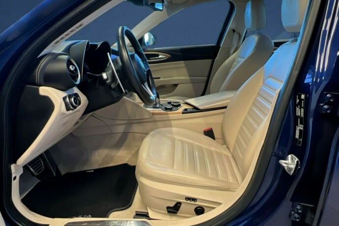 alfa-romeo-giulia-bensin-2019-big-8