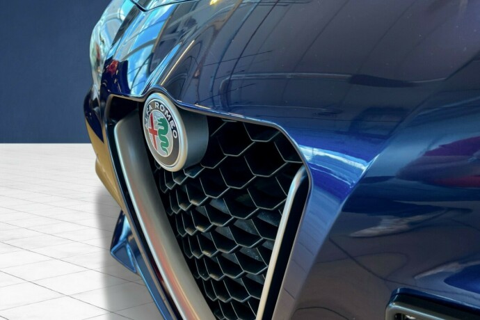 alfa-romeo-giulia-bensin-2019-big-18