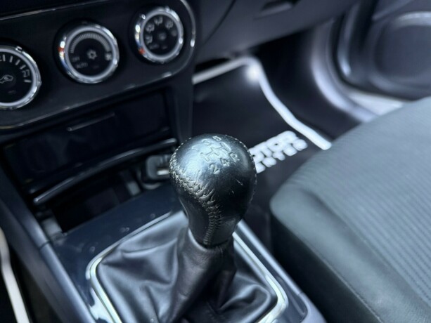 mitsubishi-lancer-bensin-2013-big-20