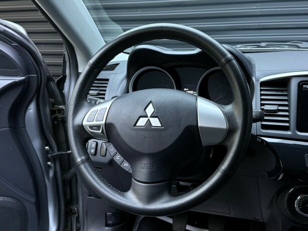 mitsubishi-lancer-bensin-2013-big-11
