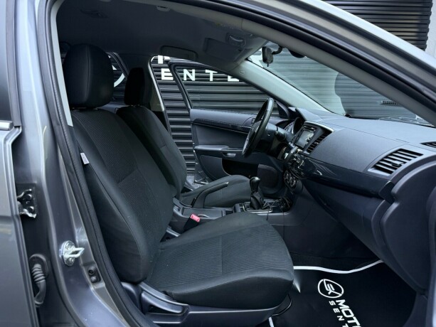 mitsubishi-lancer-bensin-2013-big-23