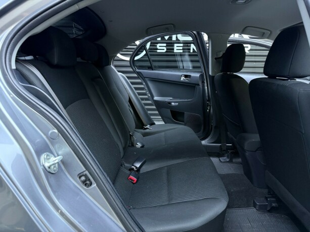 mitsubishi-lancer-bensin-2013-big-25