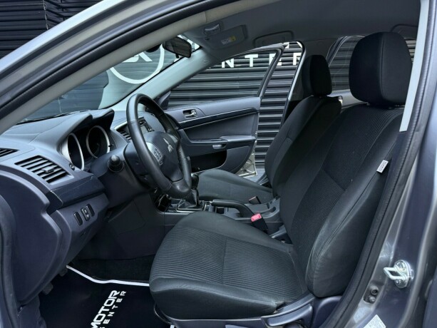 mitsubishi-lancer-bensin-2013-big-22