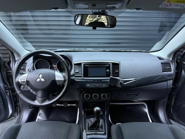 mitsubishi-lancer-bensin-2013-big-8