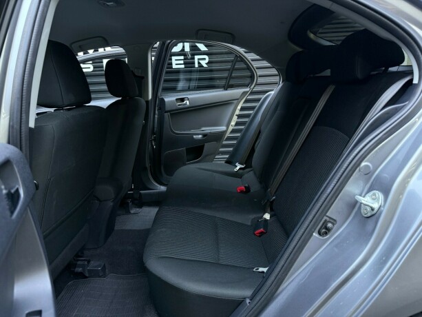 mitsubishi-lancer-bensin-2013-big-24