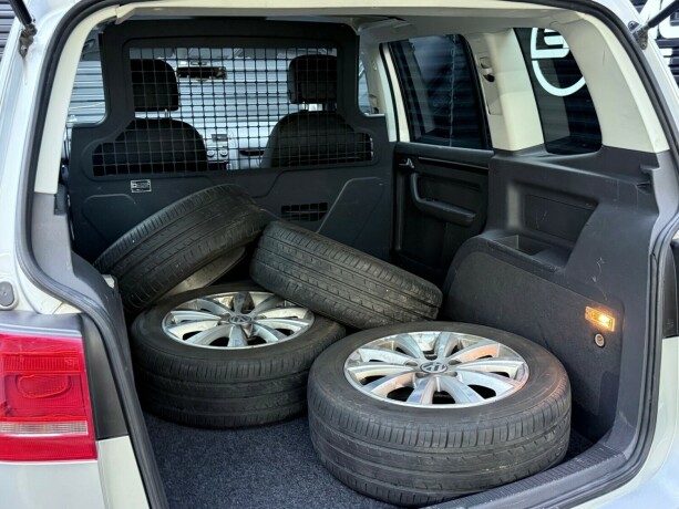 volkswagen-touran-diesel-2017-big-28